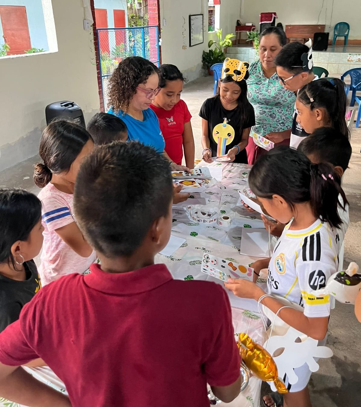 Clase bíblica para niños en Sonsonate