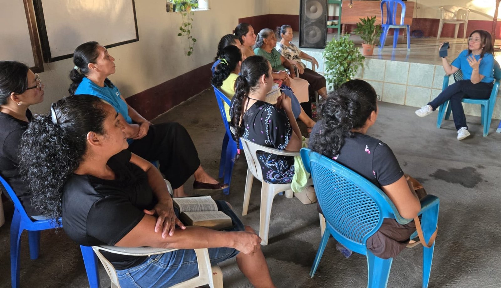 Taller de damas — estudio bíblico en círculo